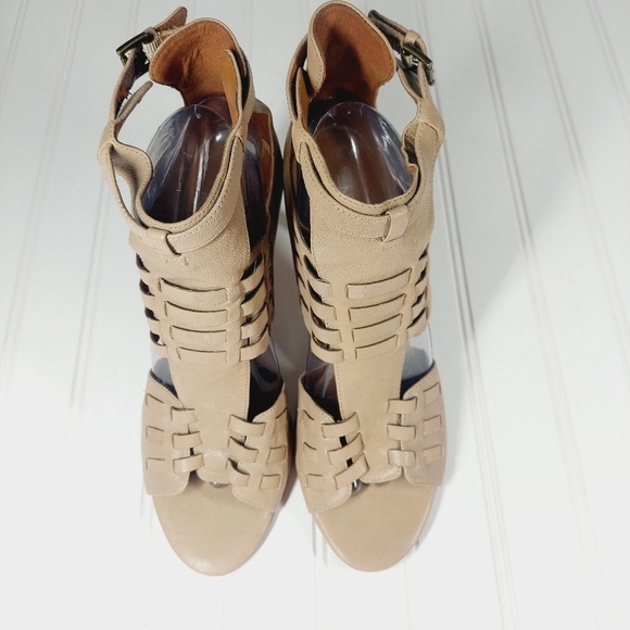 Nine West Open Toe Buckle Tan Heels C14 - Picture 4 of 15